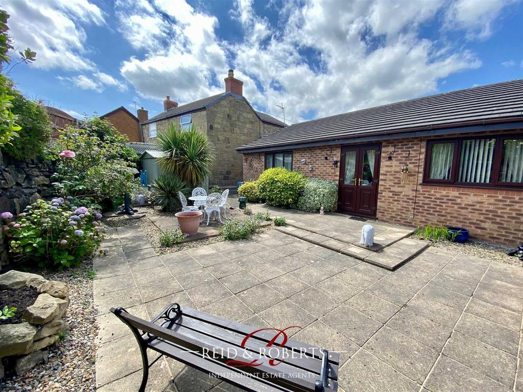 Broughton Grove, Quarry Road Pentre Broughton 2 bed detached bungalow for sale £240,000
