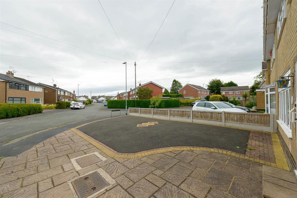 Herrick Close, Wistaston, Crewe 3 bed semidetached house £199,950