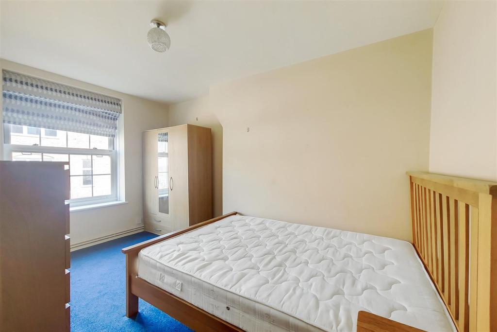 Whiteness House, Gosling Way, London 4 bed flat - £3,200 pcm (£738 pw)