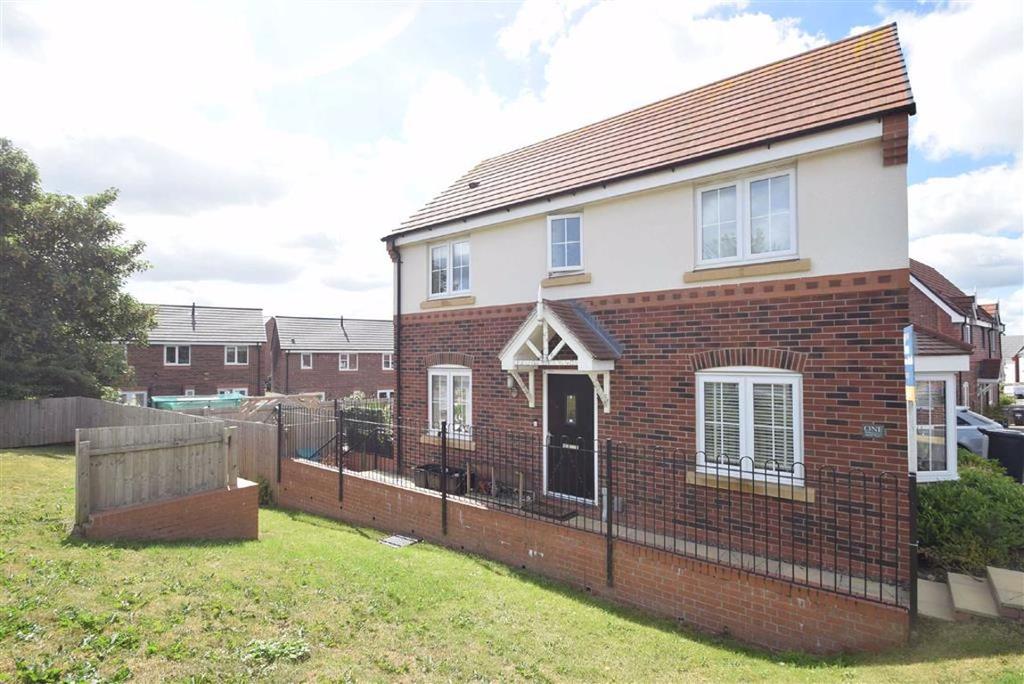 Hendrick Crescent, Shrewsbury... 3 bed detached house £307,500