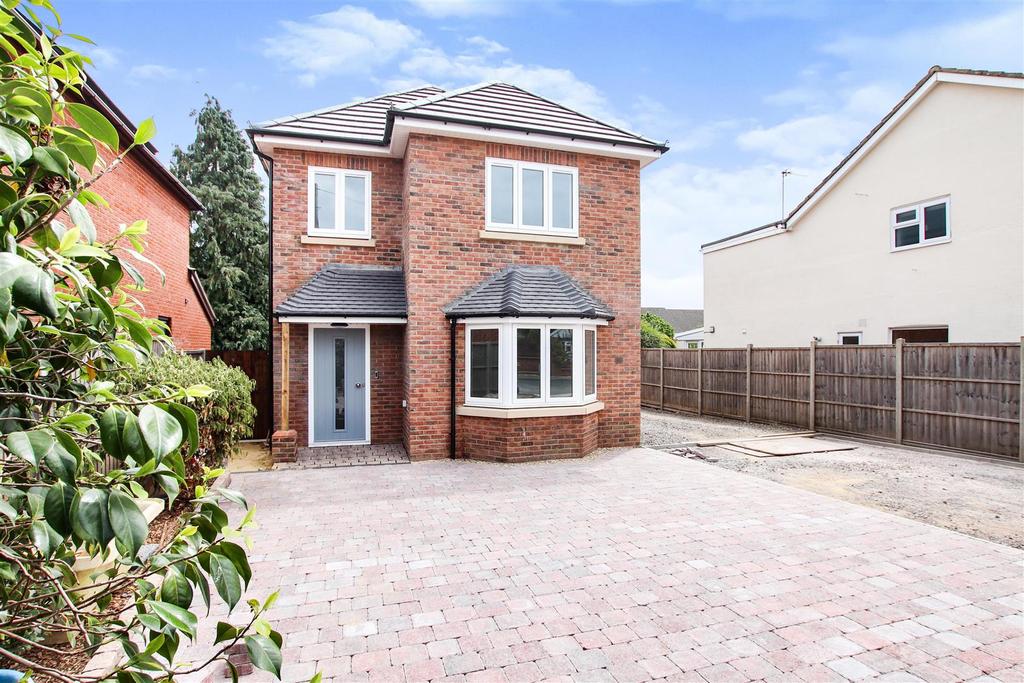 Fleet End Road, Southampton 3 bed detached house £500,000