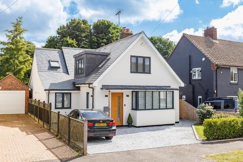 4 bedroom detached house for sale - Oakroyd Avenue, Great Dunmow, Essex