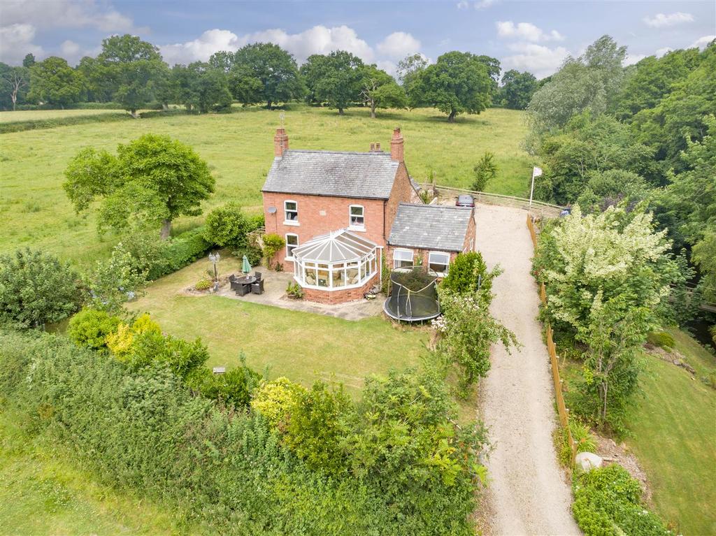 Ball Lane, Maesbury, Oswestry 3 bed detached house £550,000