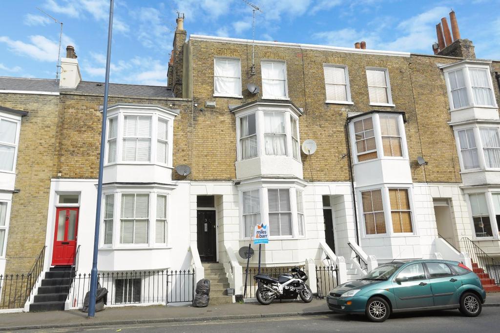 St. Augustines Road, Ramsgate 1 bed flat - £775 pcm (£179 pw)