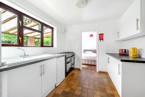 1 Hartshill, Guildford, GU2 8LW