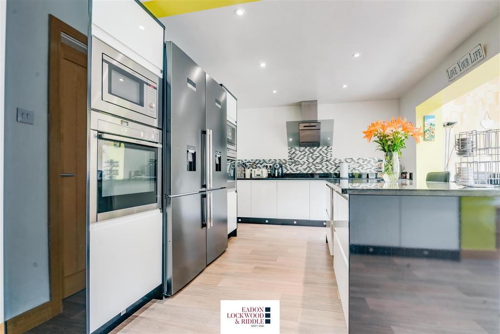 Kitchen 2.jpg