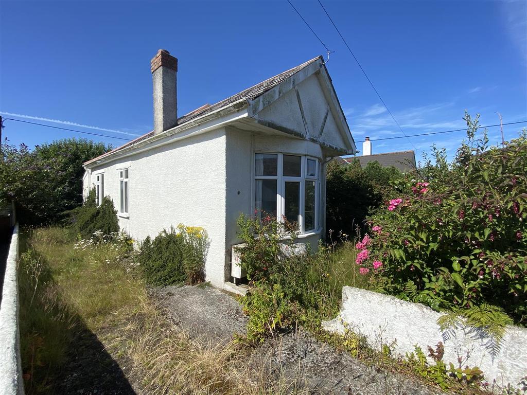 Tresawls Avenue, Truro 3 bed semidetached bungalow £170,000