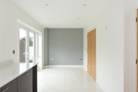 60 Parkview Way, Epsom, KT19 8FF