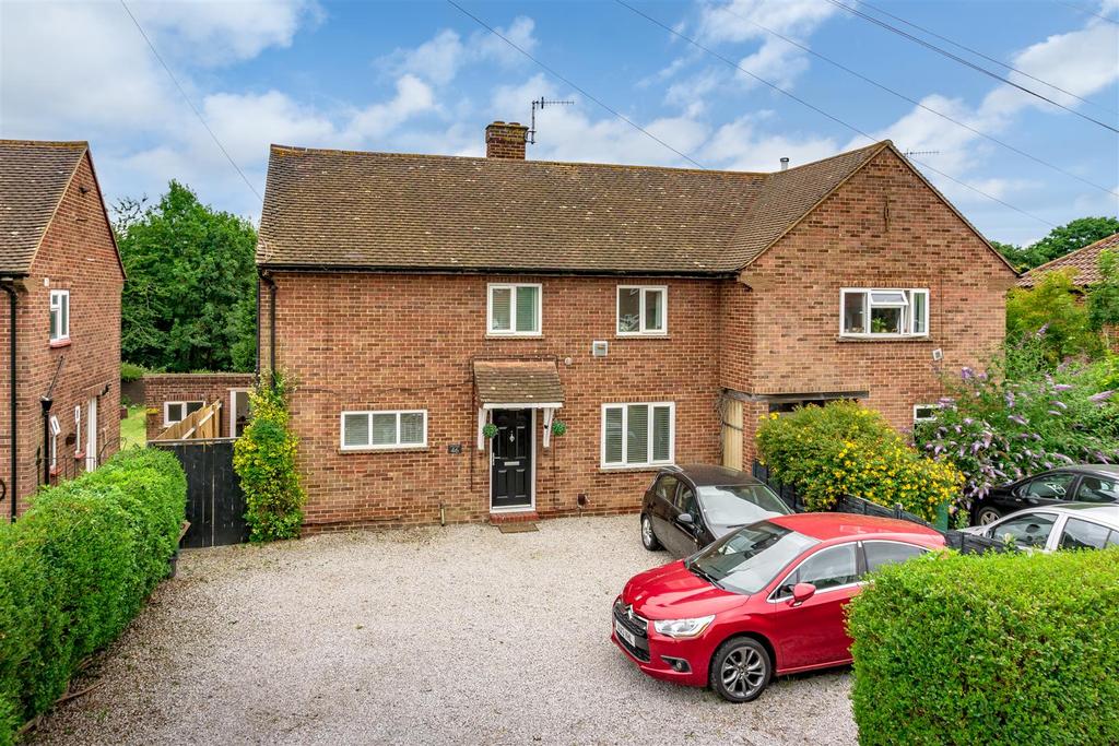 The Crescent, Horley 3 bed semidetached house £475,000
