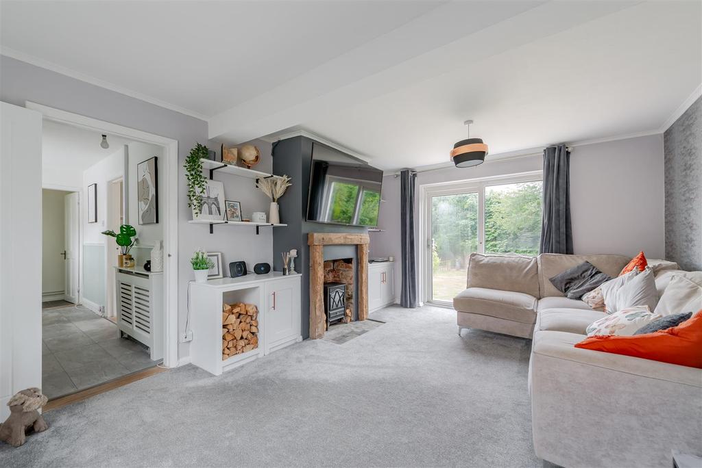 The Crescent, Horley 3 bed semidetached house £475,000