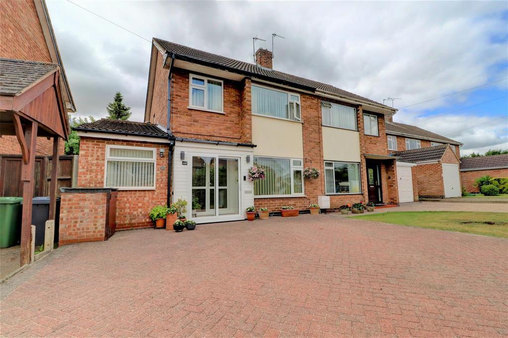 Stonewell Crescent, Nuneaton 3 bed semidetached house £290,000