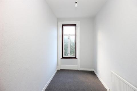2 bedroom flat to rent - Court Yard, London, SE9 5PR