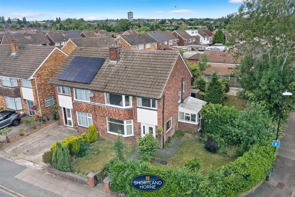 Brixham Drive, Wyken, Coventry, CV2 3LF 3 bed semidetached house £