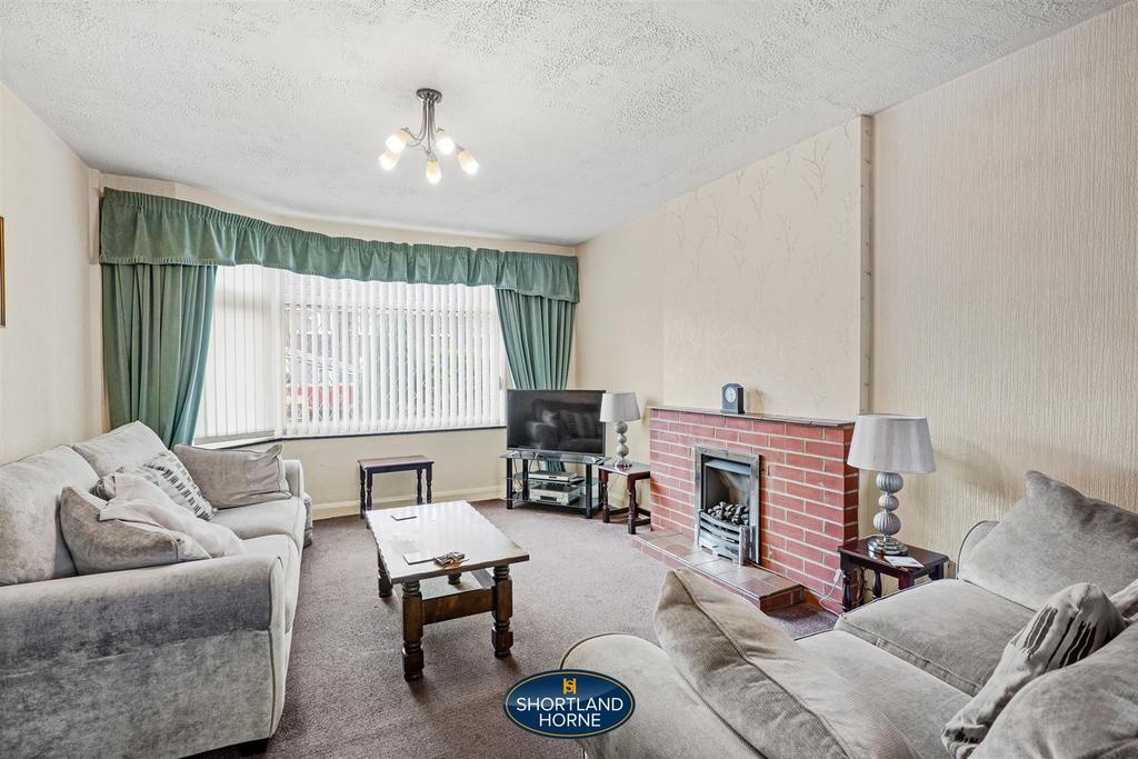 Brixham Drive, Wyken, Coventry, CV2 3LF 3 bed semidetached house £