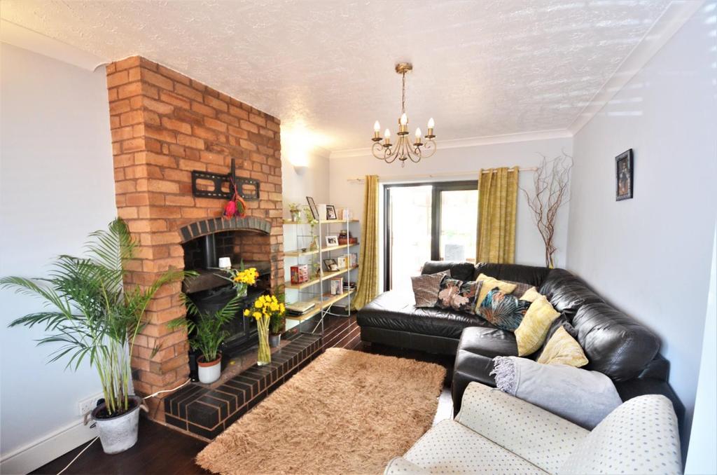 Turls Hill Road, Bilston, West Midlands 3 bed terraced house £999 pcm