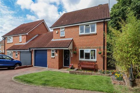 24 Bignor Close, Horsham, RH12 5JQ