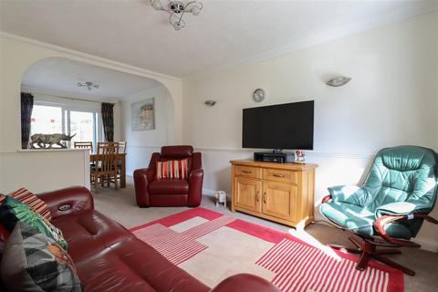 24 Bignor Close, Horsham, RH12 5JQ