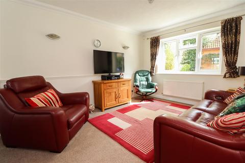 24 Bignor Close, Horsham, RH12 5JQ