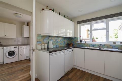 24 Bignor Close, Horsham, RH12 5JQ