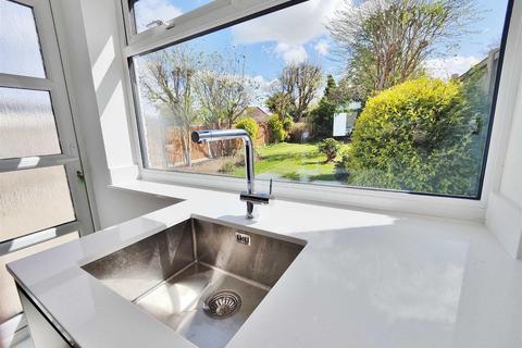65 Adalia Crescent, Leigh-on-sea, SS9 3ST