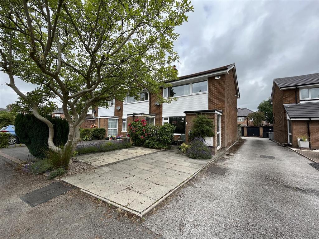 Orchard Close, Wilmslow 3 bed mews for sale £330,000