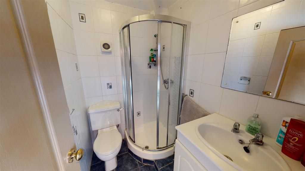 Ellison Drive En-Suite