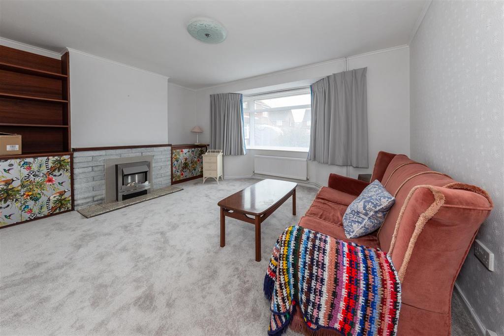 Brooklands Close, Luton, Bedfordshire 3 bed semidetached house £325,000