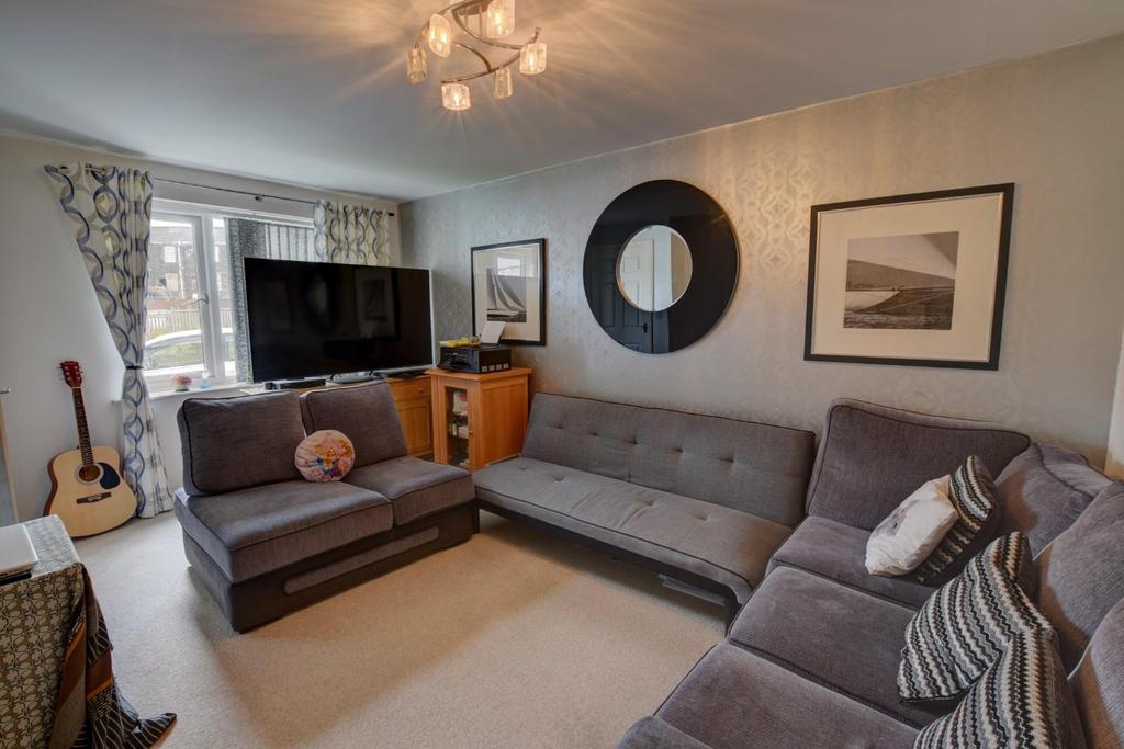 Barden Lane, Burnley 2 bed semidetached house £115,000