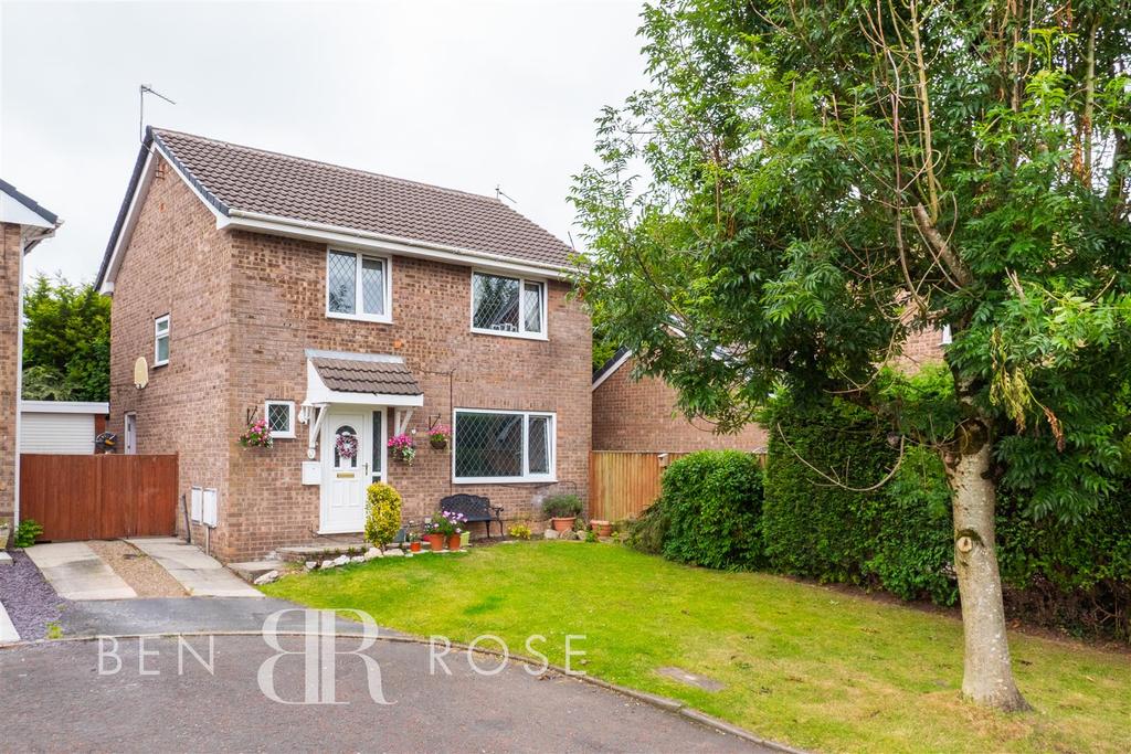 Ingleborough Way, Leyland 4 bed detached house £260,000