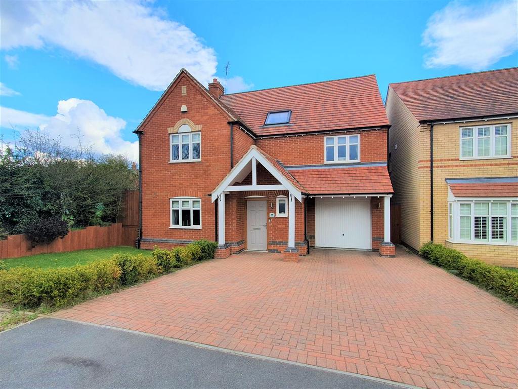 Hawley Close, Hugglescote, Coalville 4 bed detached house £380,000