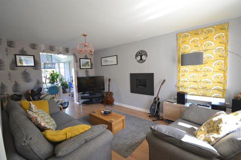 29 Harrolds Close, Dursley, GL11 4FD