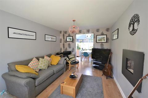 29 Harrolds Close, Dursley, GL11 4FD