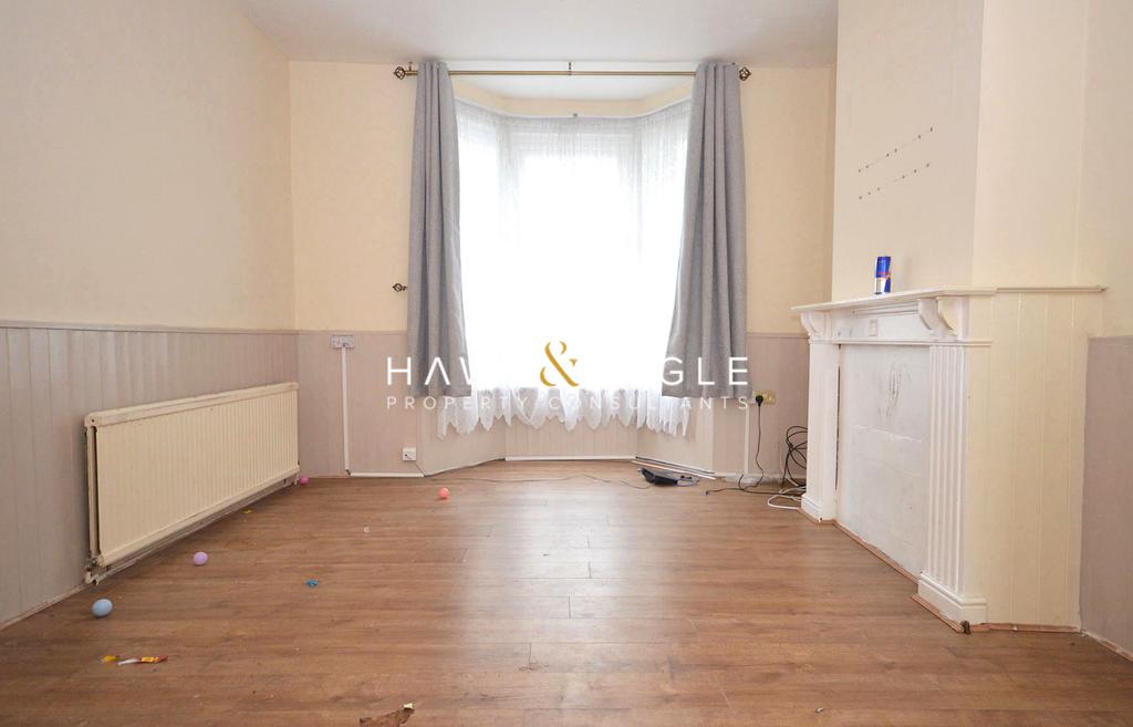 Alma Road, Sheerness, ME12 3 bed terraced house £1,400 pcm (£323 pw)