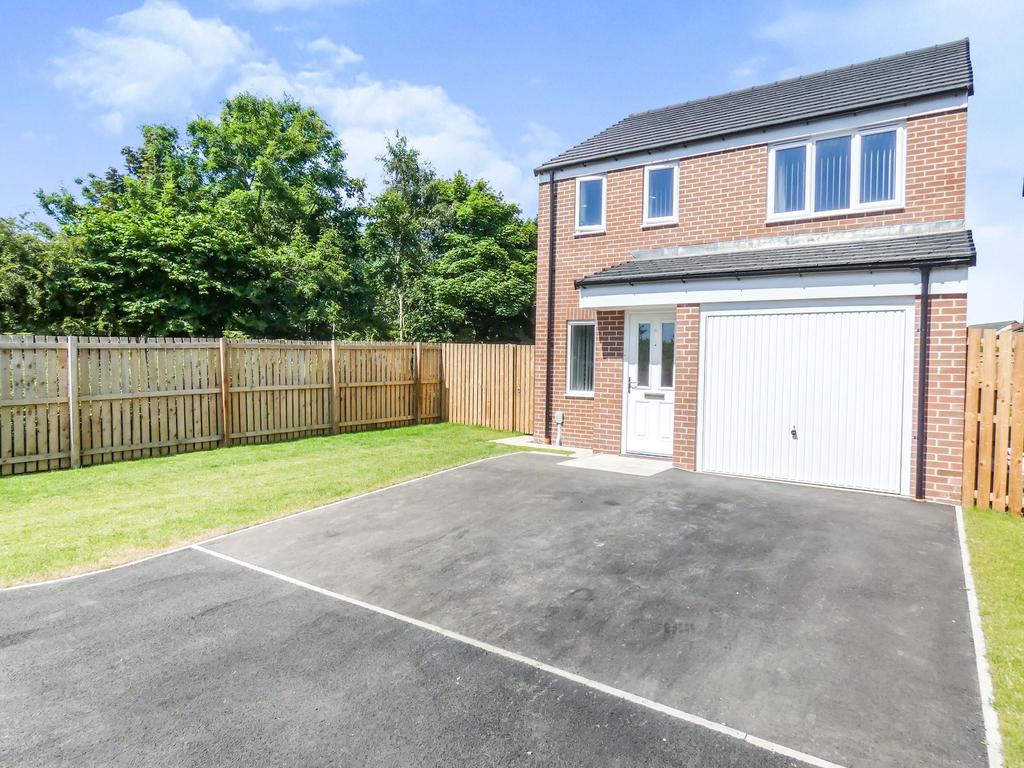 Hayling Court, Seaton Vale... 3 bed detached house £185,000