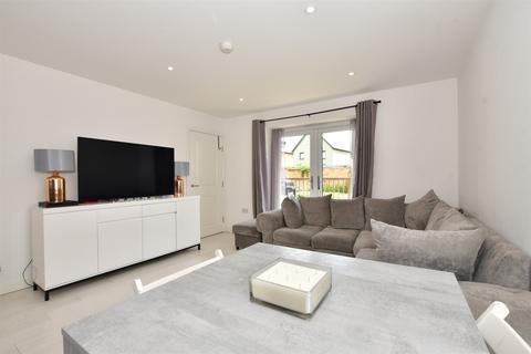 1 Maverick Drive, South Ockendon, RM15 5FY