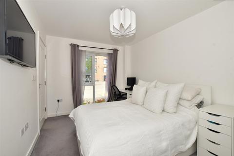 1 Maverick Drive, South Ockendon, RM15 5FY