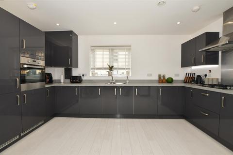 1 Maverick Drive, South Ockendon, RM15 5FY