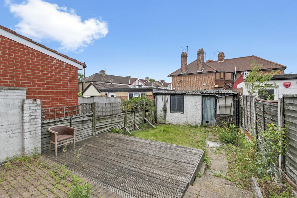 Hall Lane, London, E4 8HY 4 bed terraced house £1,850 pcm (£427 pw)