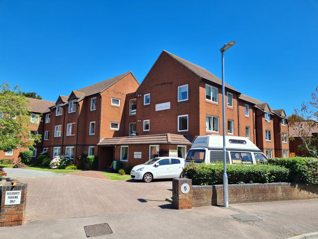 Rectory Road, BurnhamOnSea, Somerset 1 bed flat £625 pcm (£144 pw)