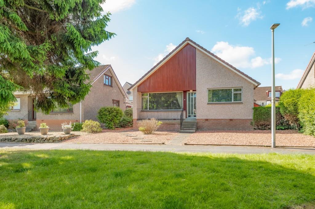 64 Muirhead Road, Stenhousemuir, Larbert 2 bed detached bungalow £220,000