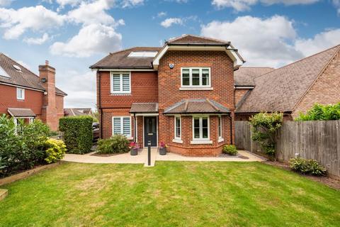 4 bedroom detached house for sale, Lyngarth Close Bookham