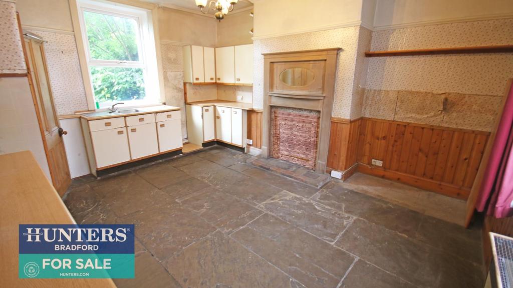 Spacious Dining Kitchen