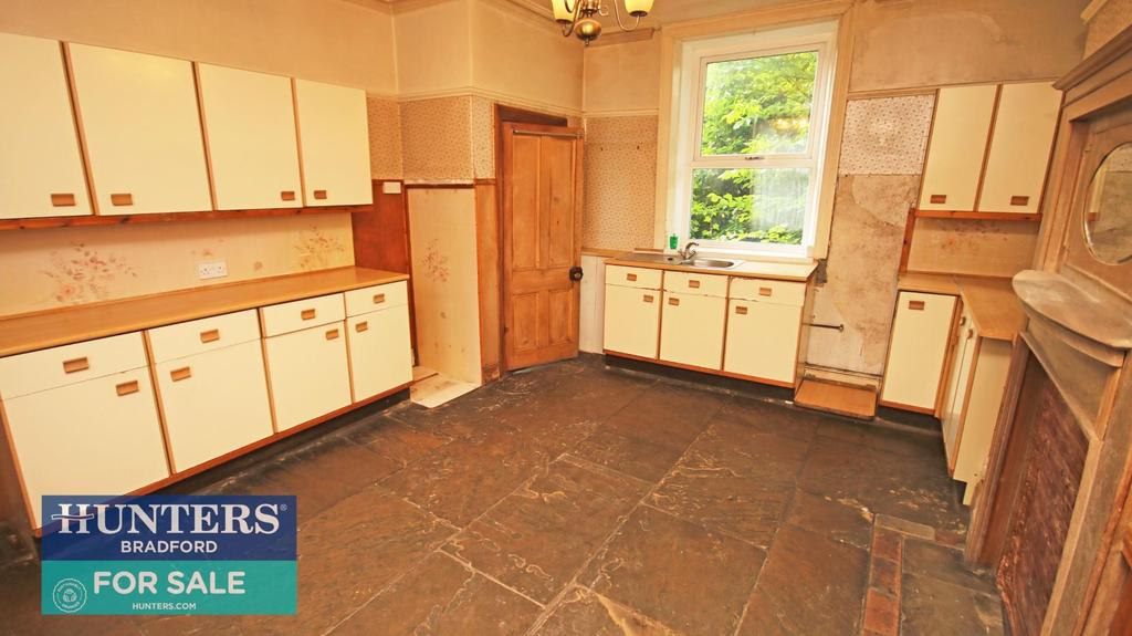 Spacious Dining Kitchen