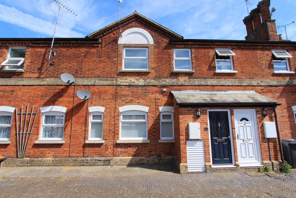 Pinecrest Mews, Linslade 2 bed house £875 pcm (£202 pw)