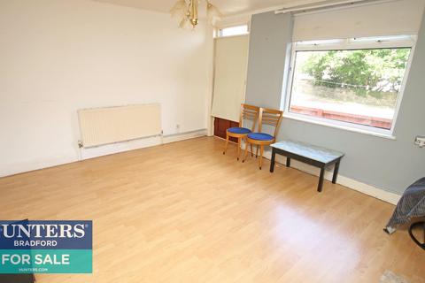 25 Upper Green, Bradford, BD7 4EZ