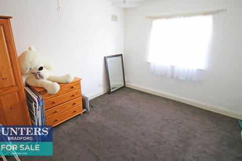 25 Upper Green, Bradford, BD7 4EZ