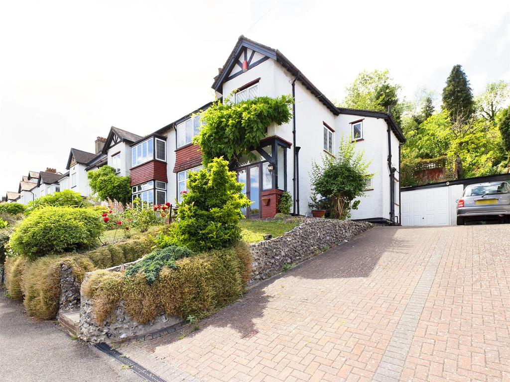 Northwood Avenue, Purley, Surrey 3 bed semidetached house £550,000