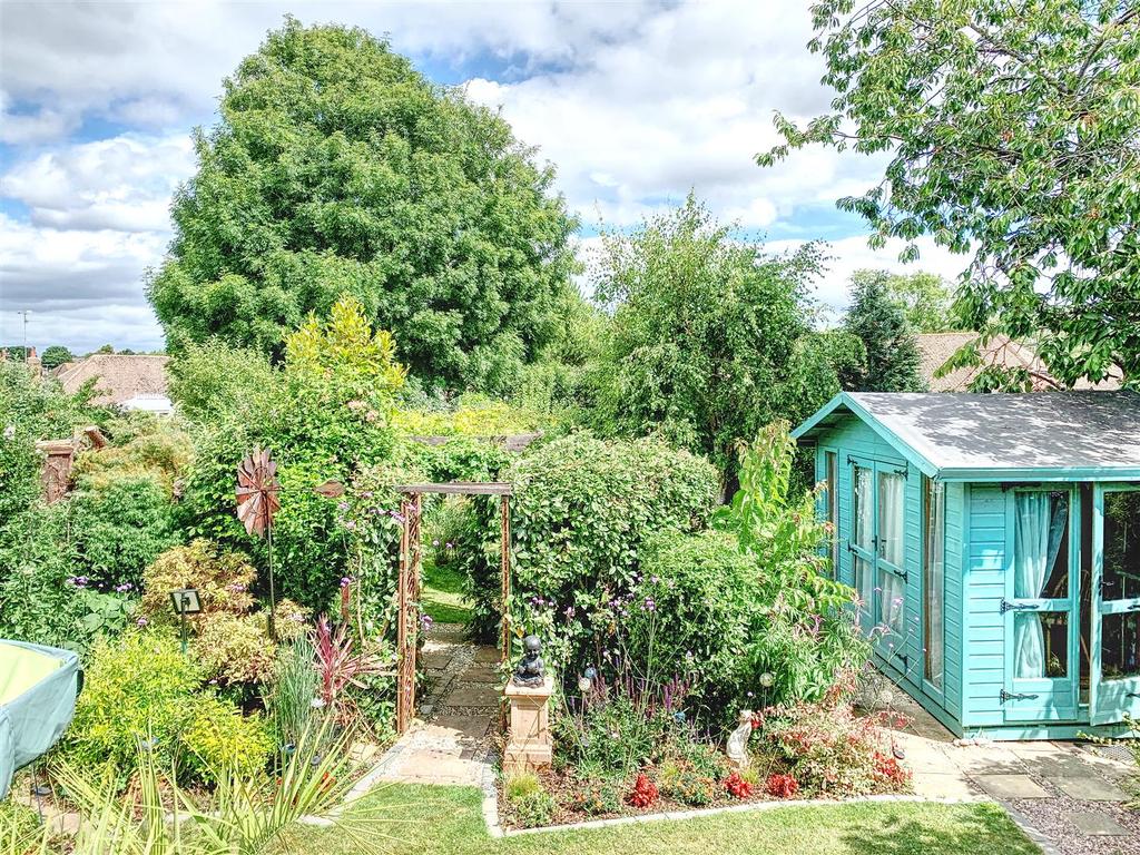 Grange Court Drive, BexhillOnSea 2 bed semidetached bungalow £360,000