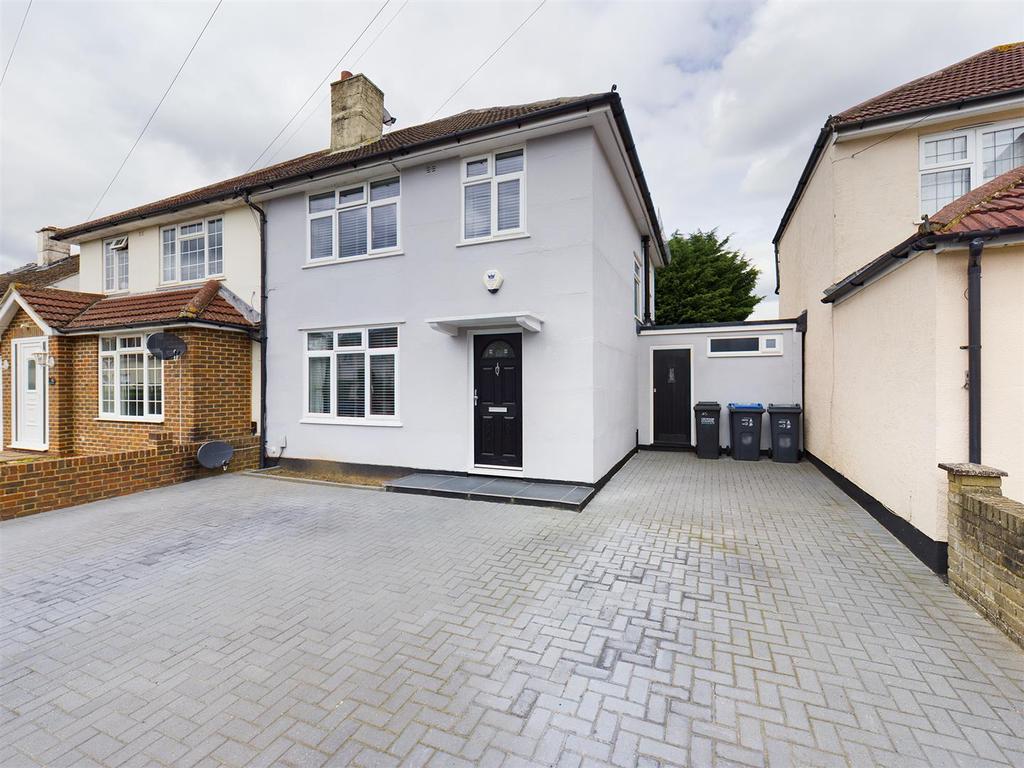 North Downs Road, New Addington, Croydon 3 bed semidetached house for
