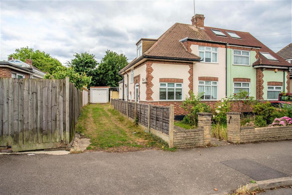 Amesbury Drive, London 4 bed semidetached house for sale £550,000